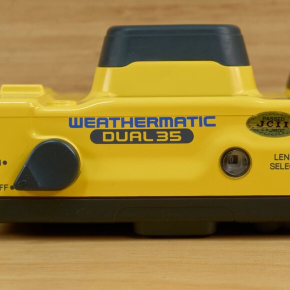 Minolta Weathermatic Dual 35 35mm Film, Underwater, Point and Shoot Camera - Picture 4 of 7